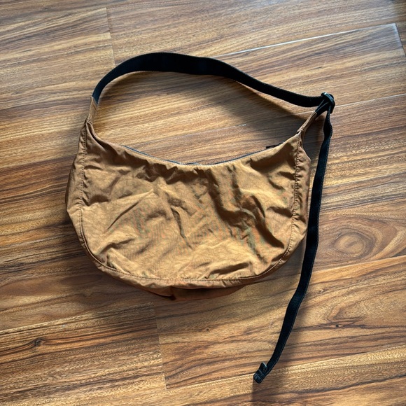 BAGGU Medium Nylon Crescent bag - Picture 1 of 7